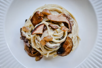 Pasta with Creamy Garlic-Artichoke Sauce